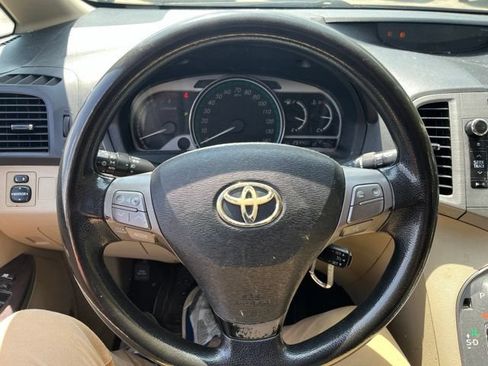 Used 2010 Toyota Venza FWD image 18