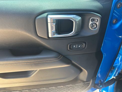 Used 2021 Jeep Gladiator Mojave AWD/4WD image 11