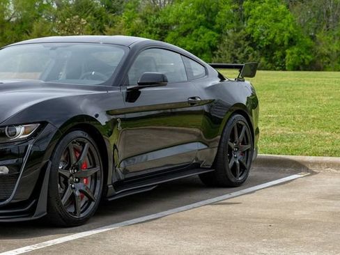 Used 2020 Ford Mustang Shelby GT500 w/ Carbon Fiber Track Pack RWD image 9