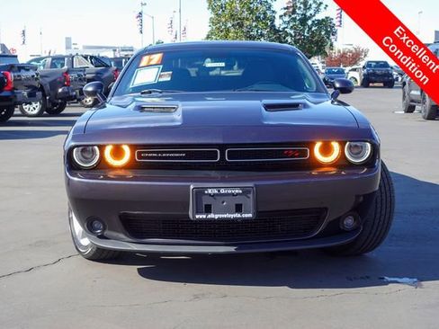 Used 2017 Dodge Challenger R/T image 3