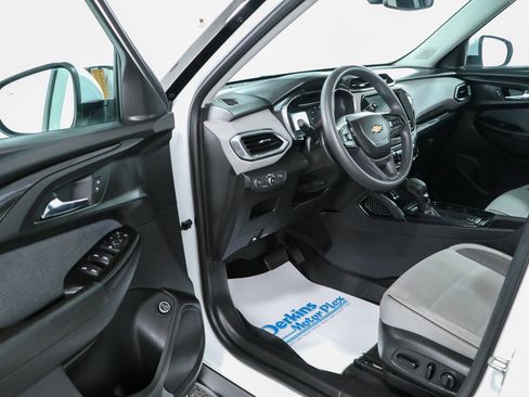 Used 2021 Chevrolet TrailBlazer LT w/ Sun and Liftgate Package FWD image 3