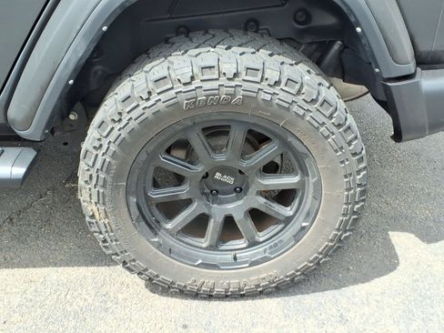 Used 2022 Jeep Wrangler Unlimited Sahara w/ LED Lighting Group AWD/4WD image 10