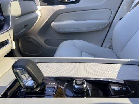 Certified 2025 Volvo XC60 T8 Core image 32