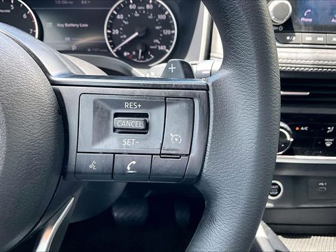 Used 2022 Nissan Rogue S image 23