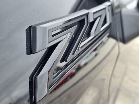 Used 2025 Chevrolet Silverado 1500 Custom Trail Boss w/ Turbomax Blackout Package image 10