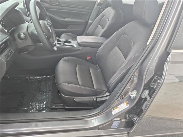 Used 2025 Nissan Altima 2.5 S FWD image 15
