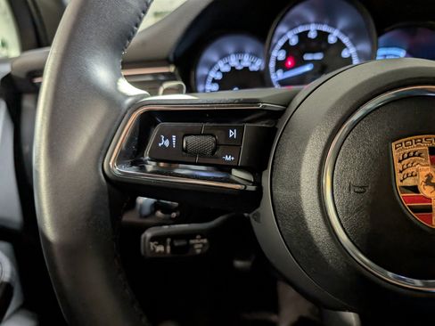 Certified 2025 Porsche Macan image 31