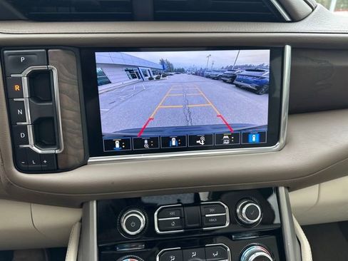 Used 2021 GMC Yukon Denali w/ Denali Premium Package image 18