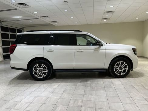 Certified 2025 Ford Expedition Active AWD/4WD image 6