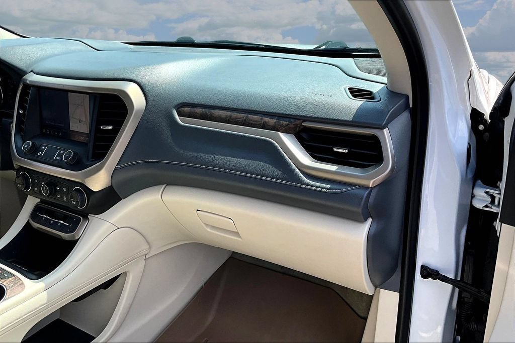 Used 2020 GMC Acadia Denali w/ Technology Package FWD image 26