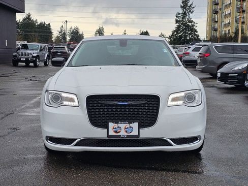 Used 2023 Chrysler 300 Touring image 3