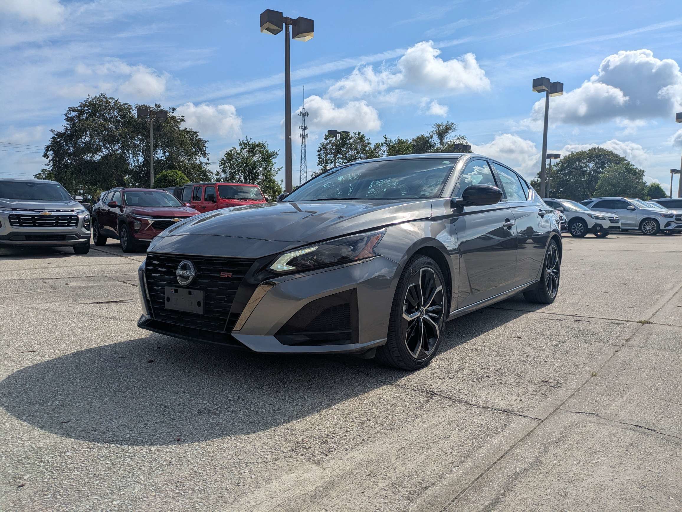 Used 2024 Nissan Altima 2.5 SR FWD image 8