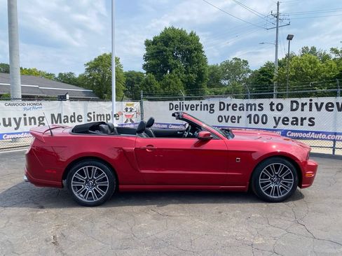 Used 2010 Ford Mustang GT RWD image 2