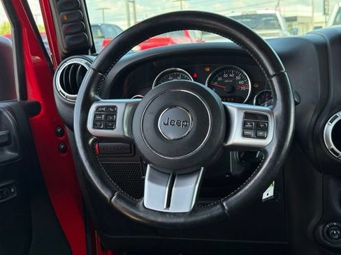 Used 2016 Jeep Wrangler Unlimited Rubicon AWD/4WD image 5