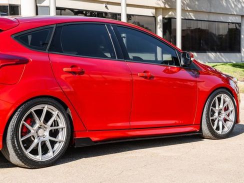 Used 2018 Ford Focus ST w/ Equipment Group 401A image 44