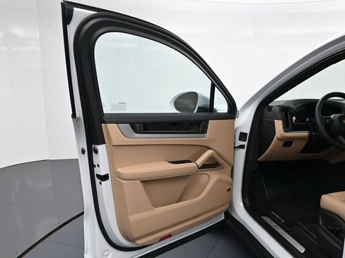 Certified 2026 Porsche Cayenne Coupe image 16