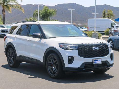 New 2026 Ford Explorer ST-Line w/ ST-Line Street Pack RWD image 3
