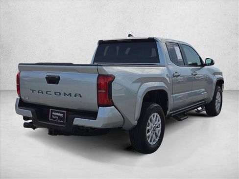 Certified 2025 Toyota Tacoma SR5 AWD/4WD image 5
