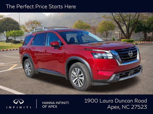Used 2022 Nissan Pathfinder SL image 1