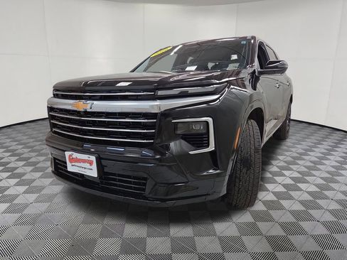 Used 2026 Chevrolet Traverse High Country w/ LPO, Floor Liner Package AWD/4WD image 7