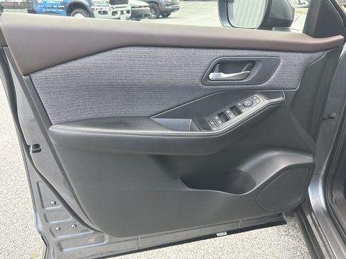 Used 2023 Nissan Rogue SV AWD/4WD image 12