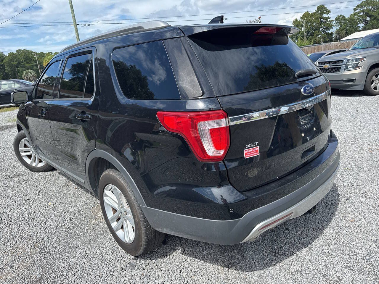 Used 2016 Ford Explorer XLT w/ Equipment Group 202A FWD image 5