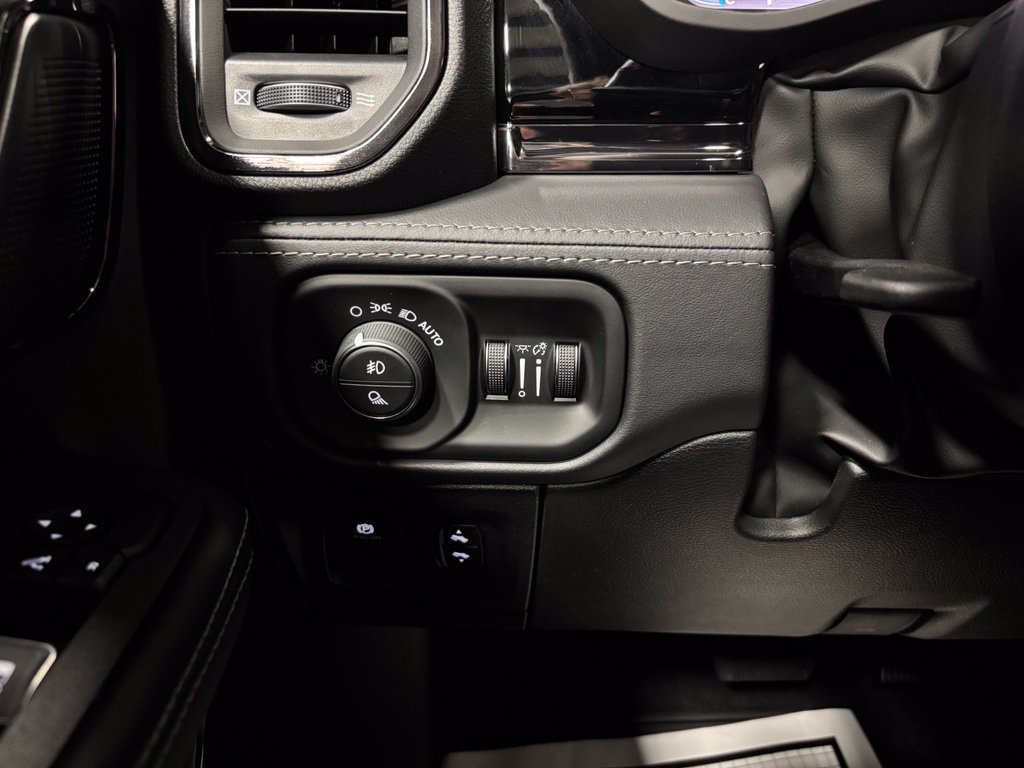 Used 2026 RAM 1500 Limited AWD/4WD image 18