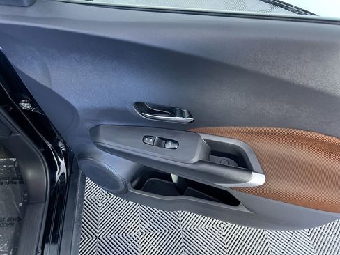 Used 2024 Nissan Kicks SR FWD image 29