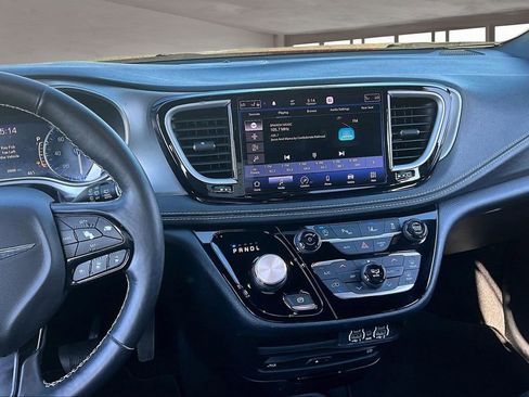 Used 2021 Chrysler Pacifica Touring-L w/ Uconnect Theater Family Group image 9