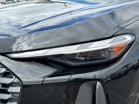 Certified 2025 Audi Q5 Premium w/ Convenience Package image 9