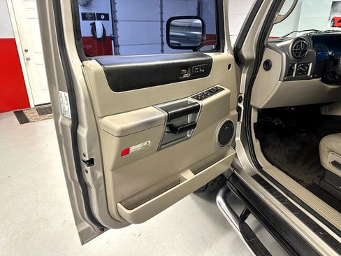 Used 2004 HUMMER H2 w/ Preferred Equipment Group image 25