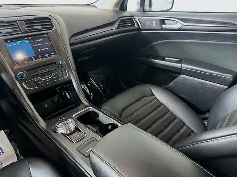 Used 2018 Ford Fusion SE w/ Equipment Group 201A image 22