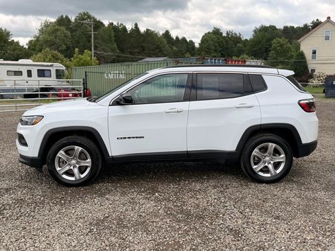 Used 2024 Jeep Compass Latitude AWD/4WD image 8