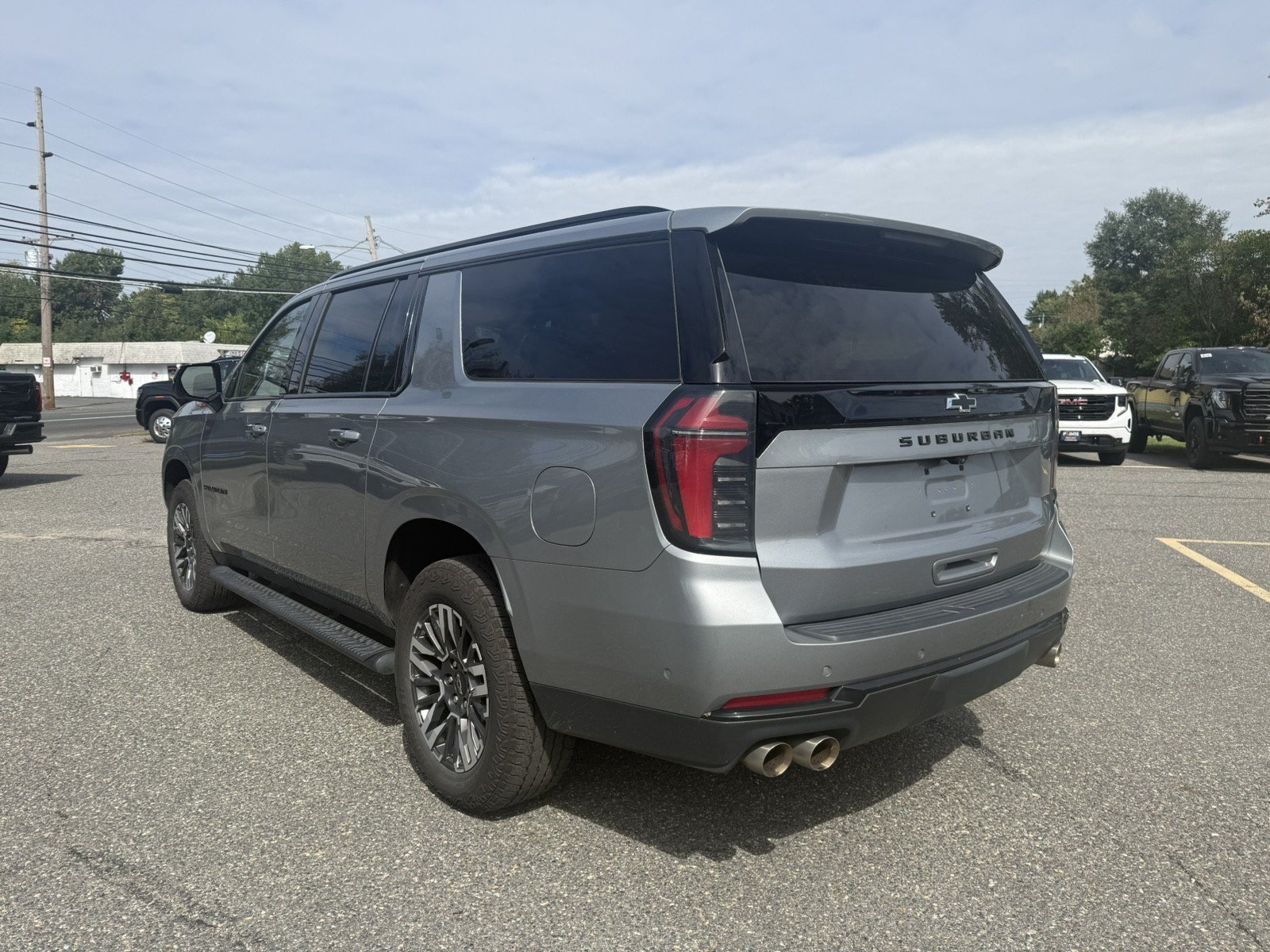 Used 2025 Chevrolet Suburban Z71 AWD/4WD image 5