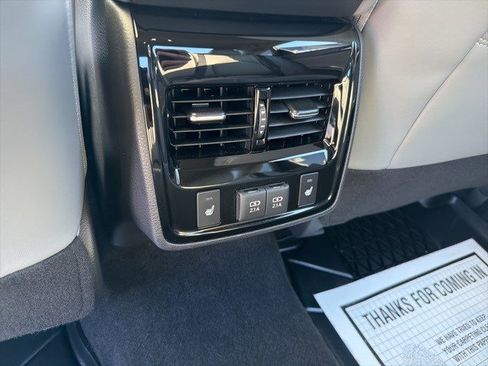 Used 2019 Toyota Avalon Limited image 13