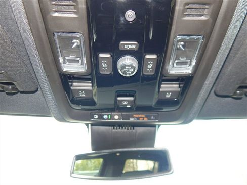Used 2026 Chevrolet Suburban Z71 w/ Comfort Package AWD/4WD image 39
