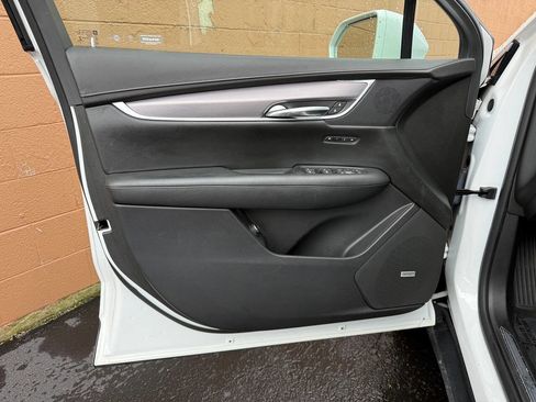 Used 2017 Cadillac XT5 Luxury w/ Driver Awareness Package FWD image 19