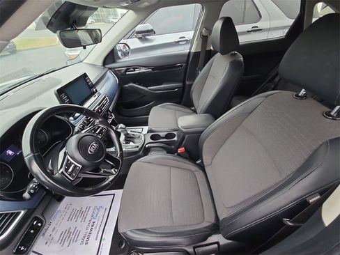 Used 2021 Kia Seltos S image 10