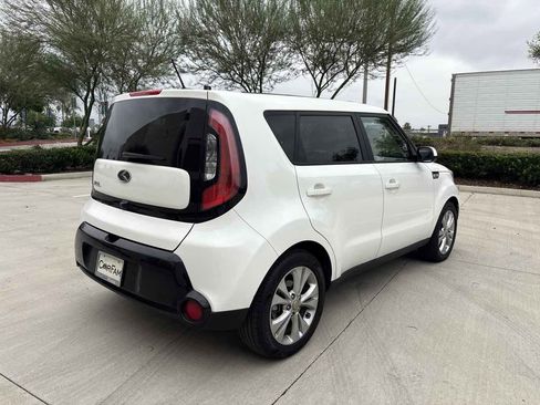 Used 2016 Kia Soul + image 5