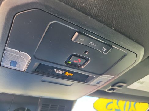 Used 2025 Toyota Tacoma SR5 image 18