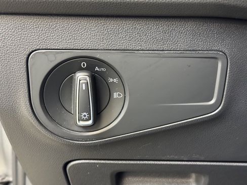 Used 2022 Volkswagen Tiguan SE image 30