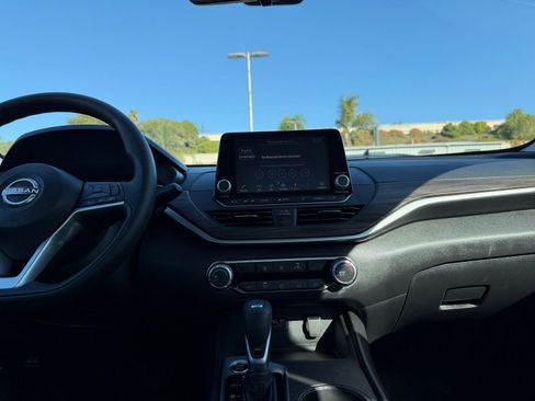 Used 2025 Nissan Altima 2.5 SV image 18