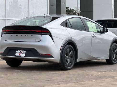 Used 2024 Toyota Prius LE image 4