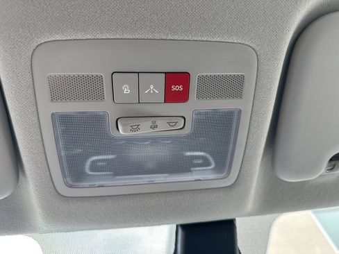 Used 2023 Hyundai Venue Limited FWD image 57