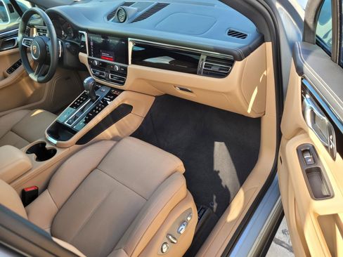 Used 2025 Porsche Macan AWD/4WD image 24