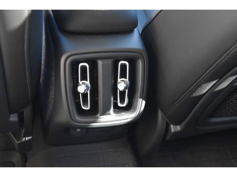 Certified 2025 Volvo XC40 B5 Ultra w/ Protection Package Premier image 17