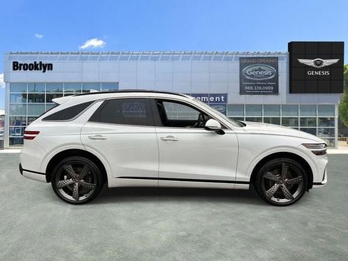 Used 2025 Genesis GV70 3.5T Sport w/ Sport Advanced Package image 2