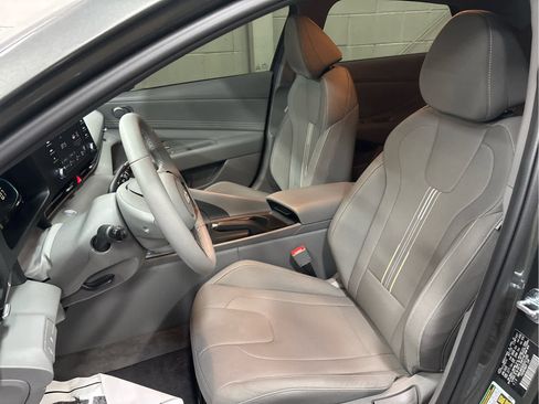 Used 2025 Hyundai Elantra Sport image 13