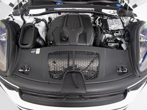 New 2026 Porsche Macan image 36