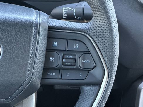 Used 2025 Toyota Tundra Limited AWD/4WD image 21